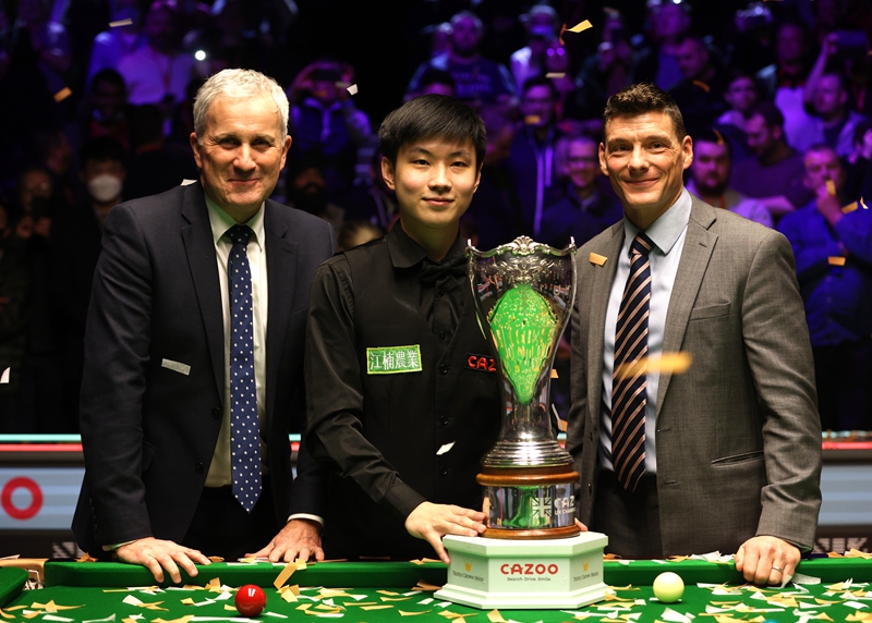 了更偏向前 了更偏向前